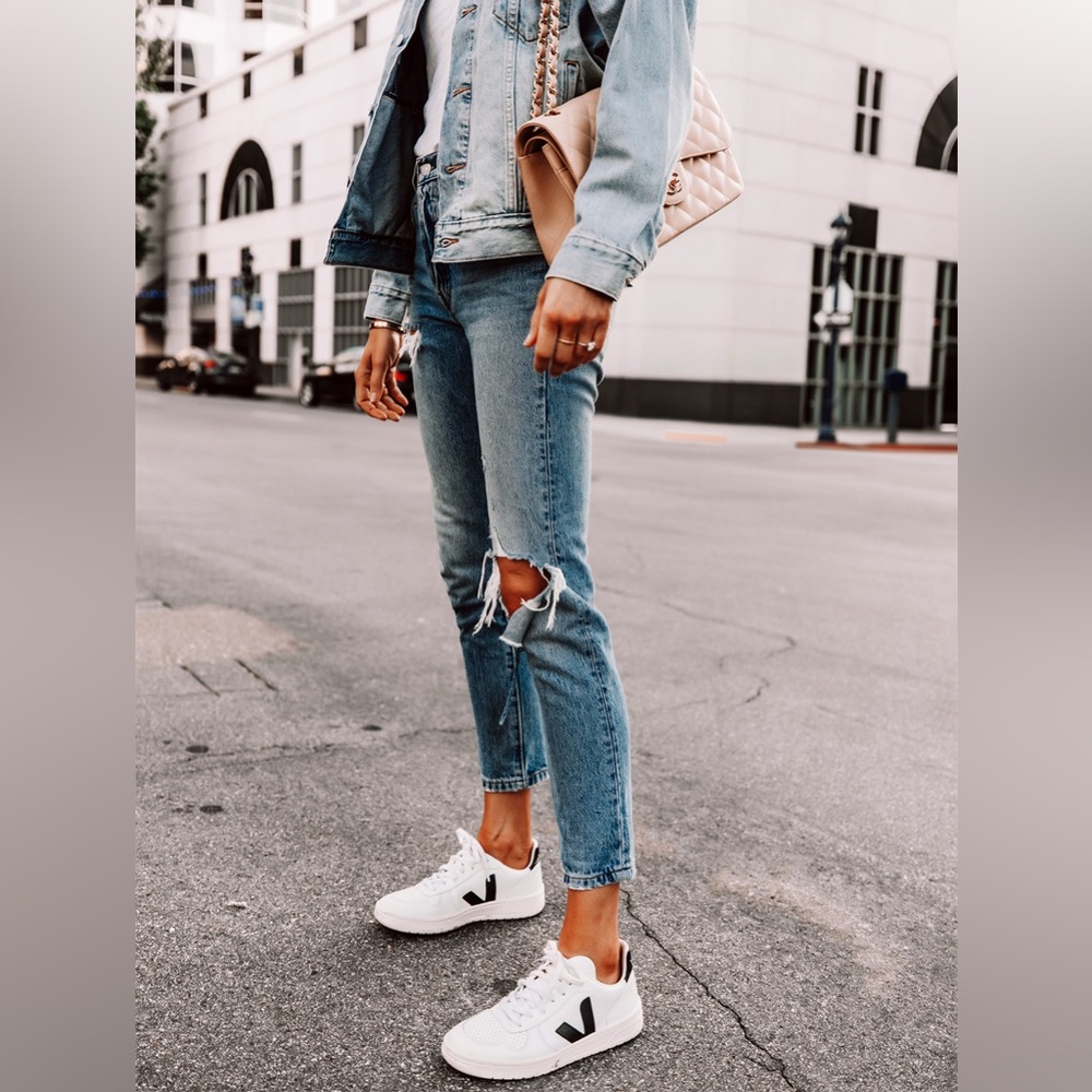 Levi’s ripped jeans